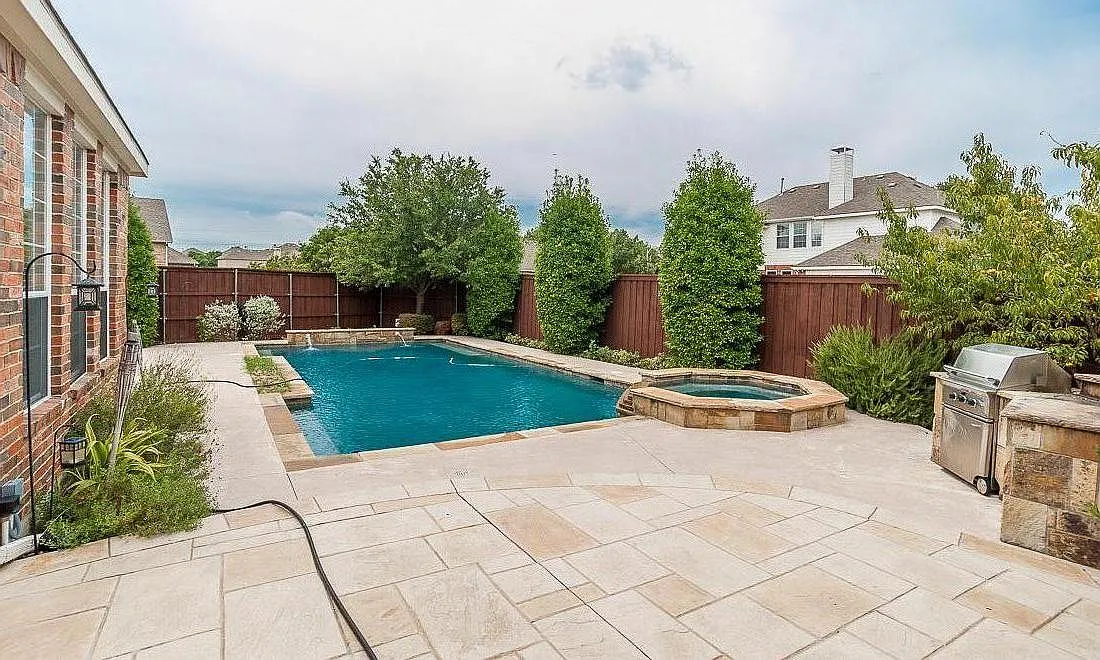 5 bed, 3926 sqft, $5,800 — Photo 2