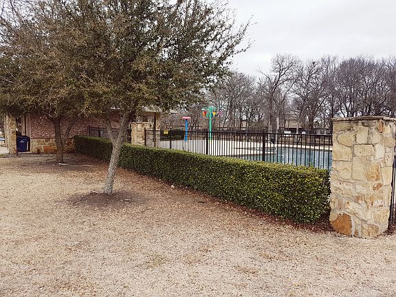 4th image of 2803 Briarbrook Dr