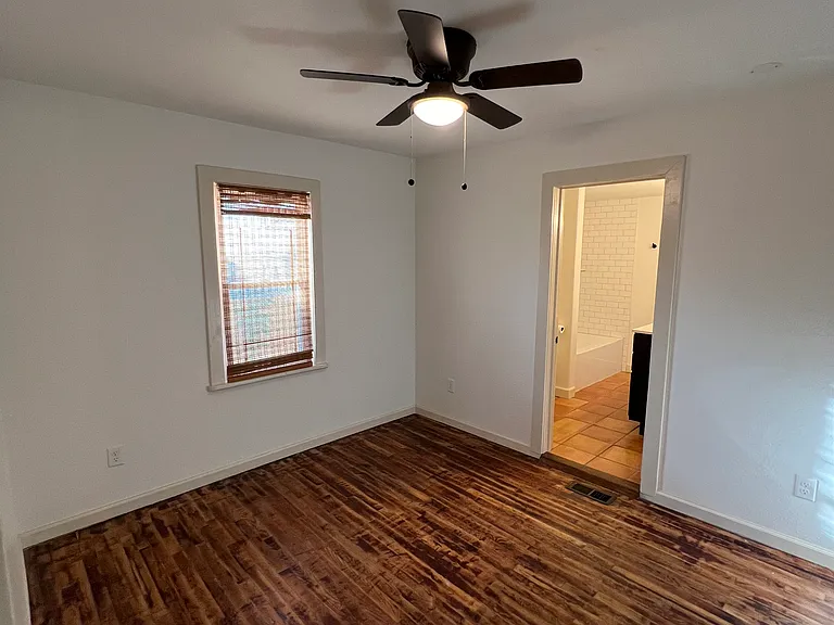 517 W Maple St — Photo 11