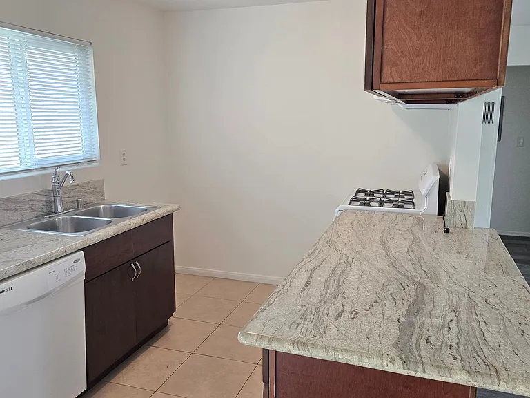 7802 Shaffer Cir — Photo 6