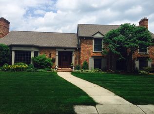 50 N Duval Rd, Grosse Pointe Shores, MI 48236