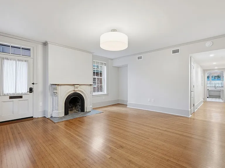 124 E McDonough St — Photo 29