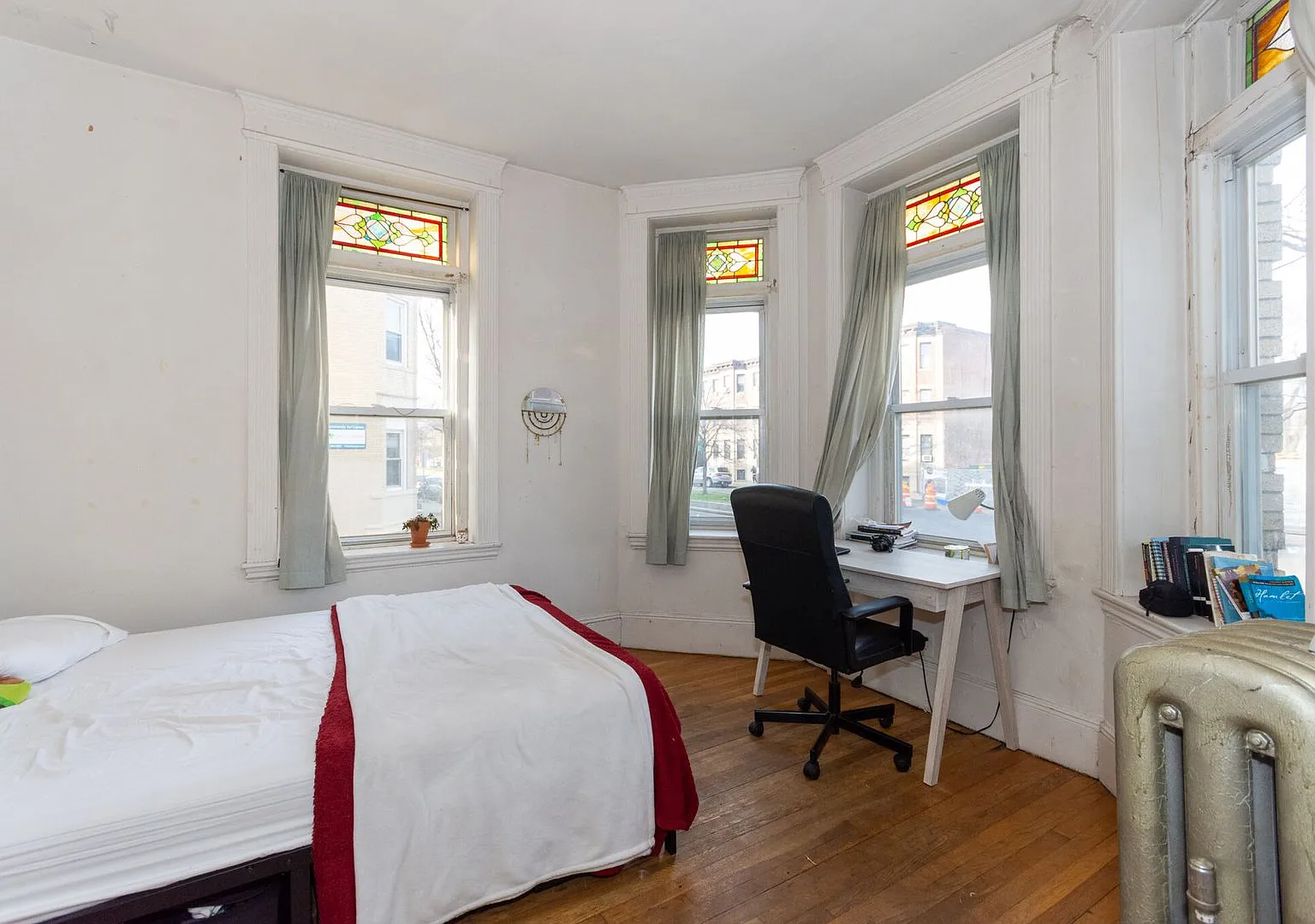 Bu Packards Corner Large Sunny 2 Bed Not A Split Heat Hw Inc Mostly Occupied By Bu Students — Photo 3