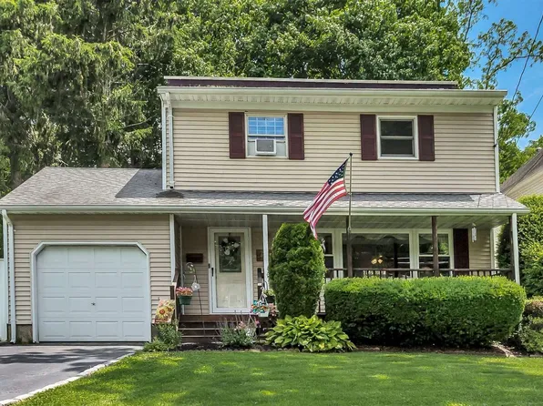 30 Frog Pond Rd, Huntington Station, NY 11746