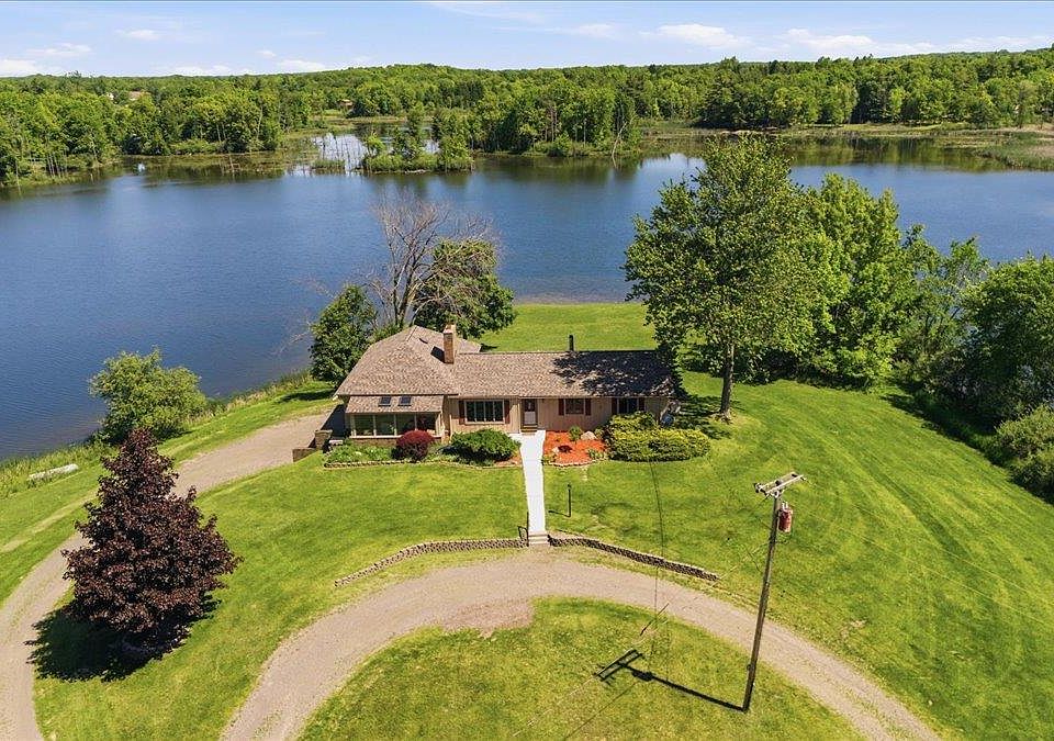 725 Deerpath Ct, photo 3