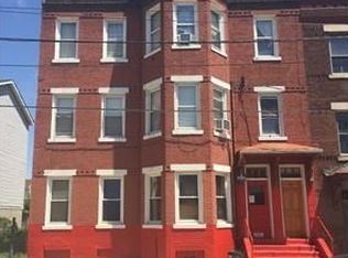 13 Hampshire St, Holyoke, MA 01040