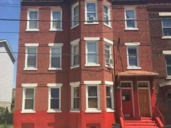 13 Hampshire St, Holyoke, MA 01040