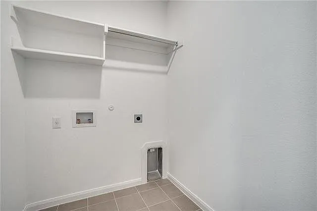 6840 Stonecrop Dr — Photo 5