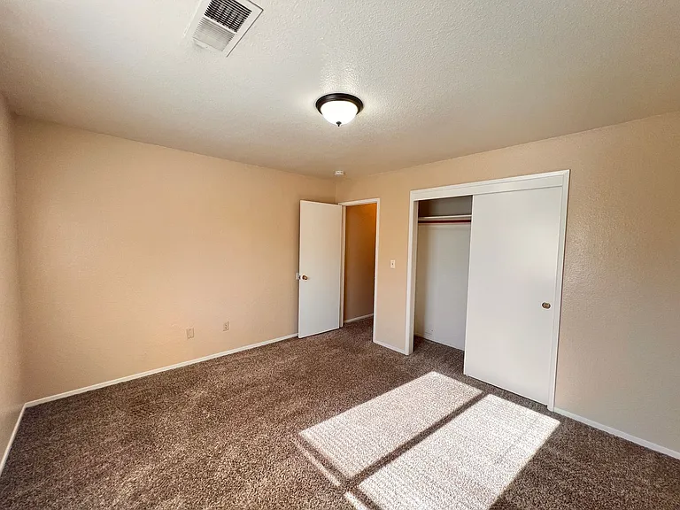 8106 Laborough Dr — Photo 12