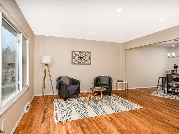 2nd image of 938 Danmead Ave