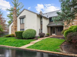 12 Oak Knoll Dr #12, Berwyn, PA 19312