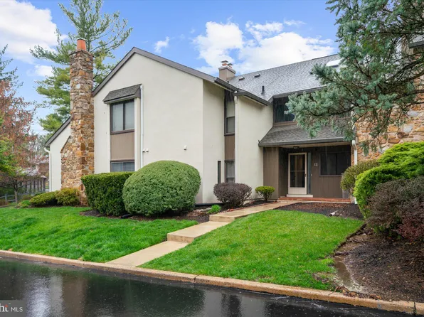 12 Oak Knoll Dr #12, Berwyn, PA 19312