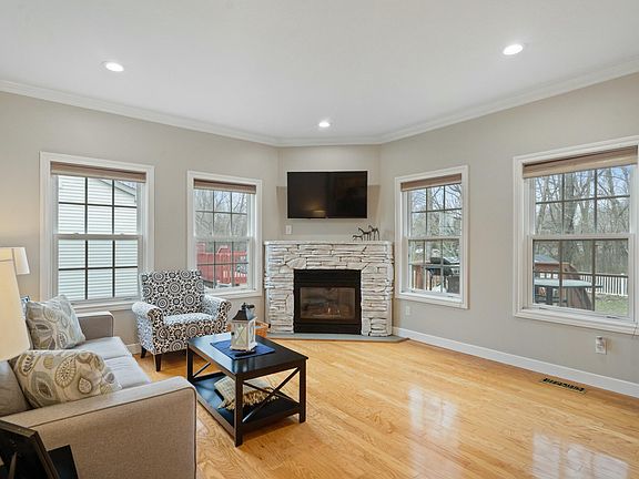 3rd image of 3634 Pristine Ave