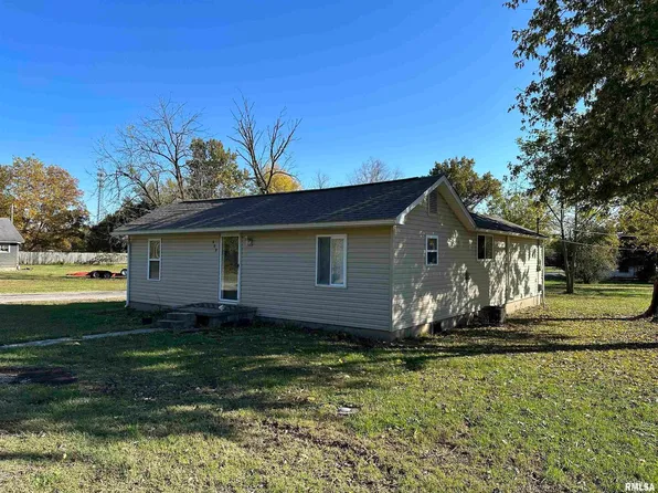 502 W 9th St, West Frankfort, IL 62896
