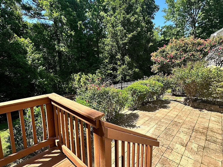 717 Bluffcreek Dr — Photo 20