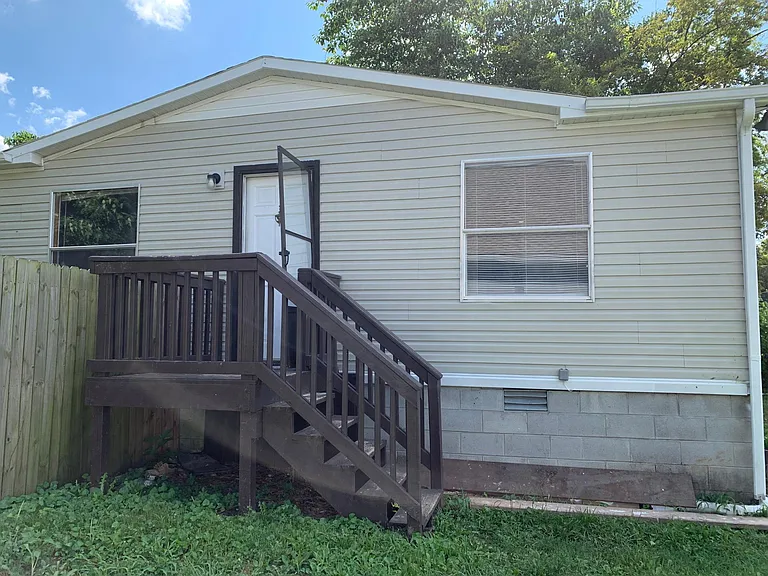 1611 Underwood St — Photo 25