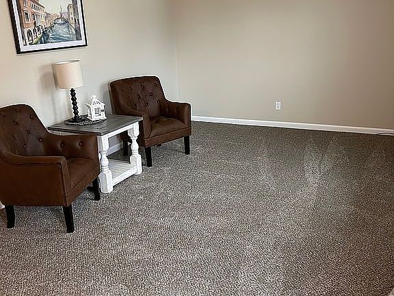 2nd image of 4806 Arrowhead Dr