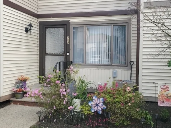 304 Stonegate Ln #4, Stanhope Boro, NJ 07874