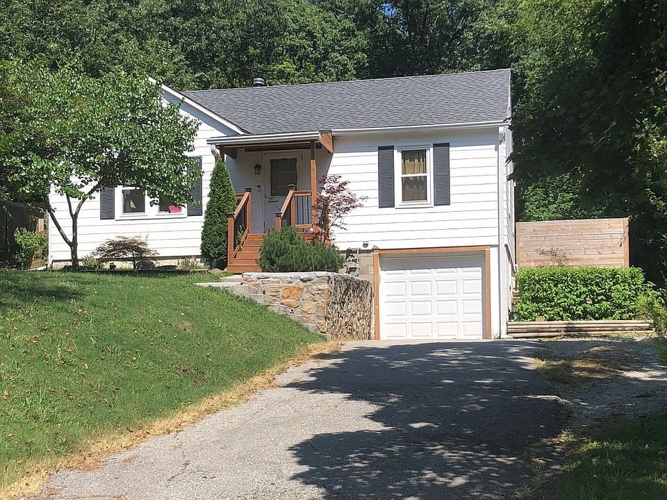1st image of 2609 Espenlaub Ln