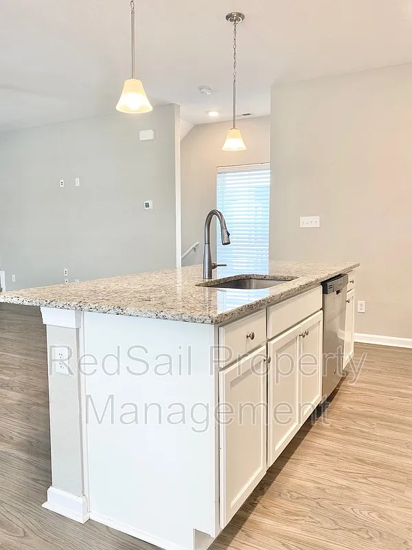 3 bed, 4.0 bath, 1950 sqft, $2,695 — Photo 4