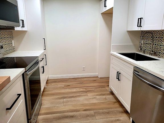 3rd image of 727 S Ardmore Ave APT 105