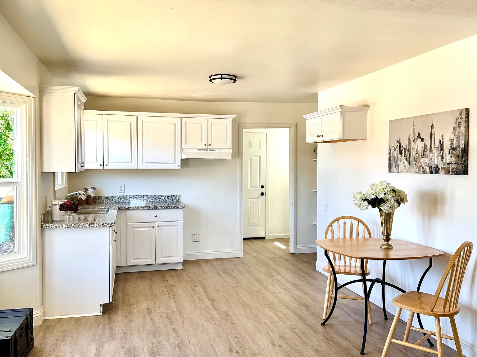 2 bed, 866 sqft, $1,999 — Photo 4