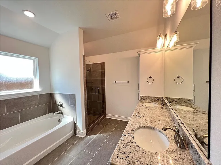 806 Greyson Ln — Photo 16