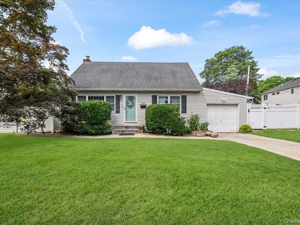 1808 Oakland Avenue, Wantagh, NY 11793