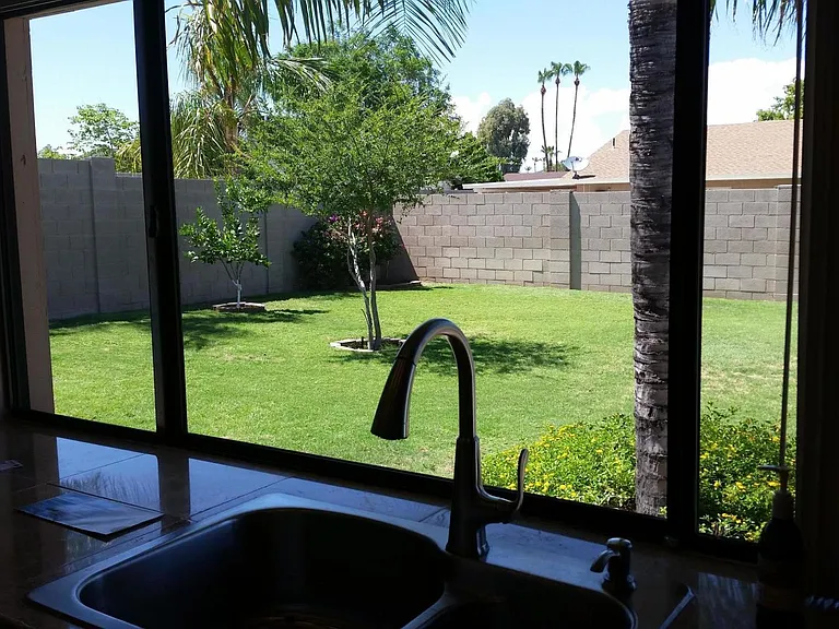 2614 E Sahuaro Dr — Photo 14