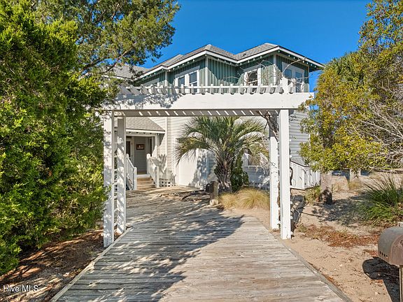 3rd image of 3 Sea Lavender Court