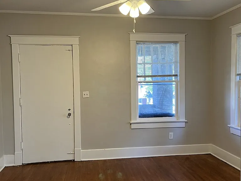 2129 Ashwood Ave #1 — Photo 4