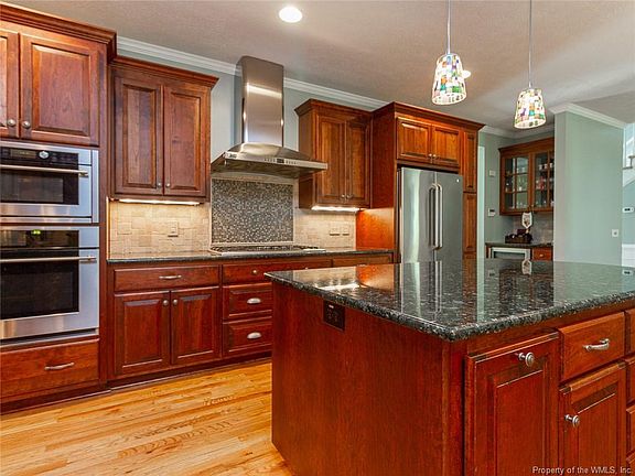 3rd image of 121 Rockmor Ln