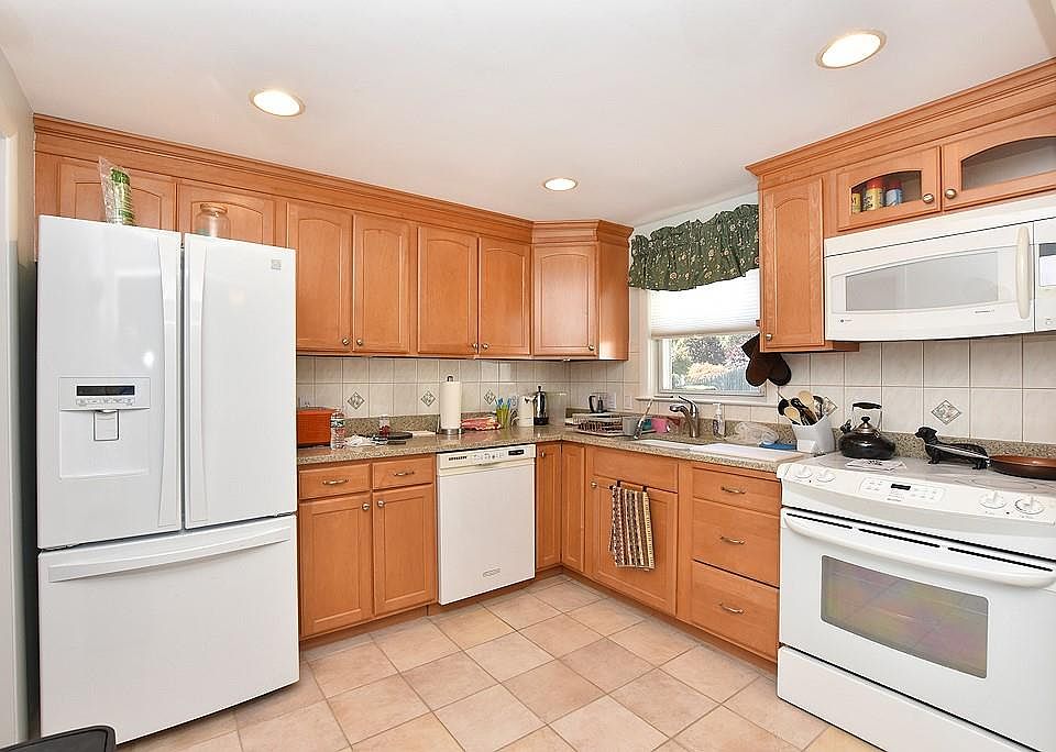 95 Claypool Dr, Warwick, RI 02886 MLS 1344713 Zillow