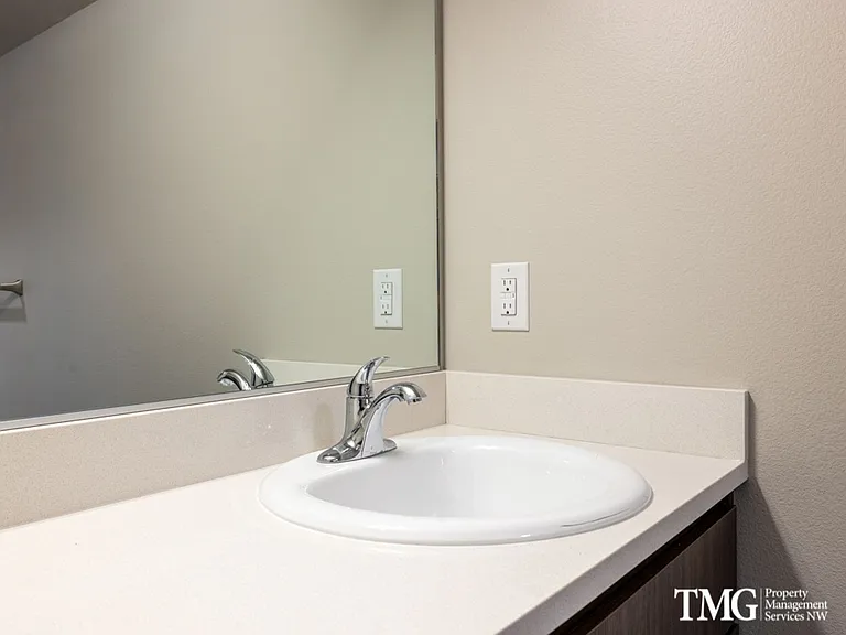Market Village Apartments — Photo 16