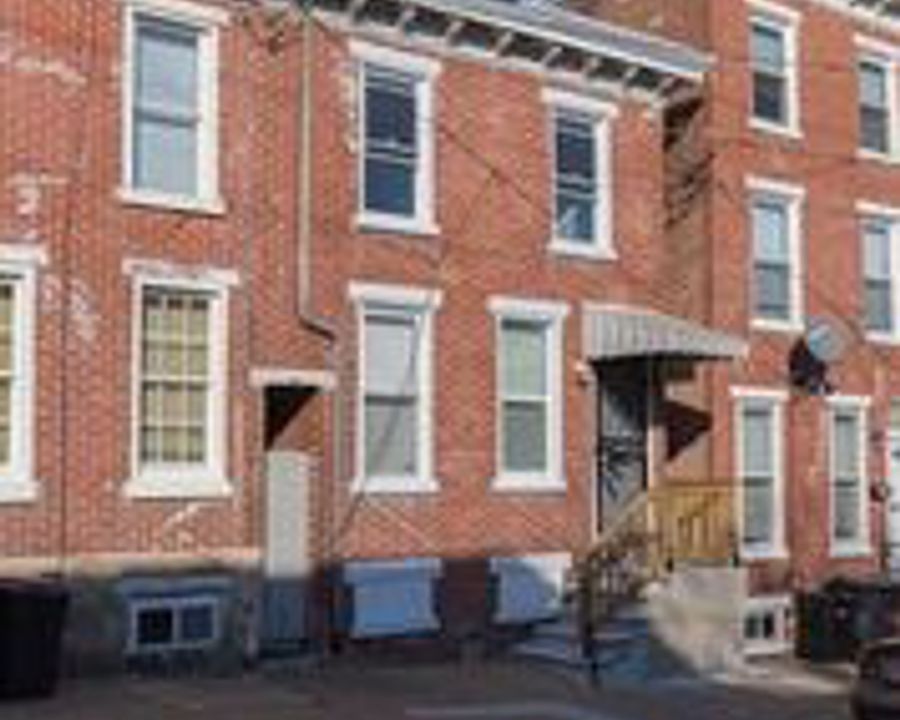 1st image of 1123 W 3rd St