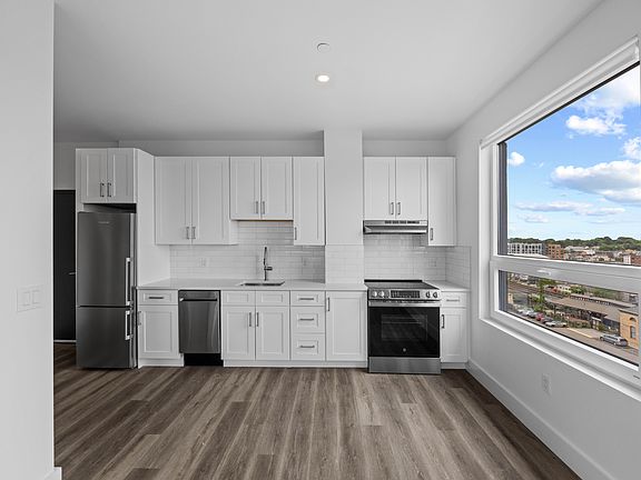 4th image of 30 Broad St #4e164c2f2