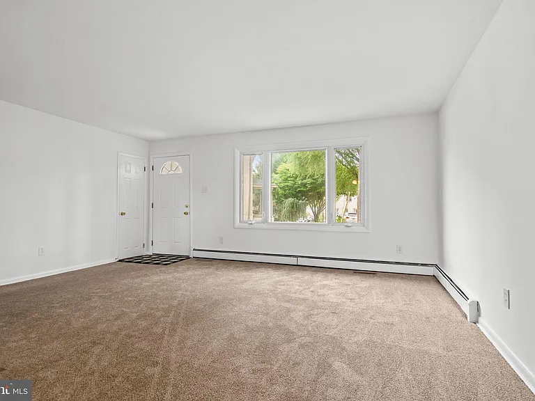 190 Maple Ave — Photo 12