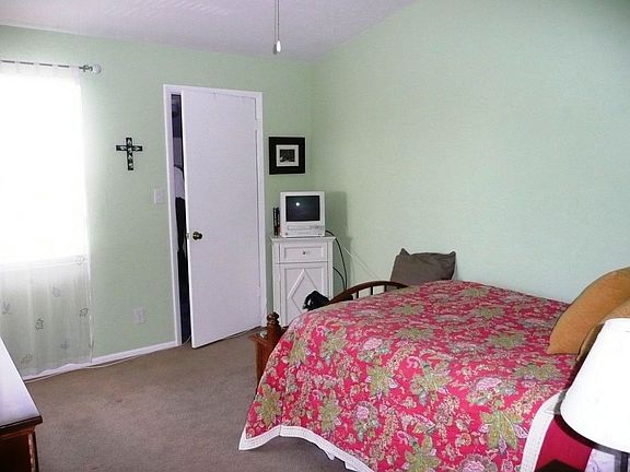 2nd image of 1850 Charlesmont Dr APT 136