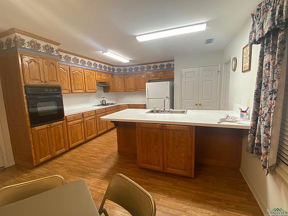 5th image of 611 Sheffield Dr