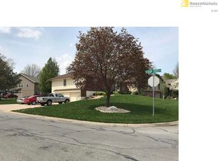 401 NE Oak Tree Ter, Lees Summit, MO 64086