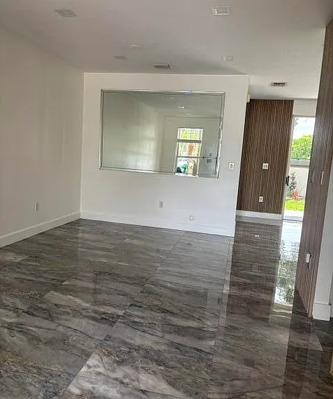 254 Riverwalk Cir #254 — Photo 2