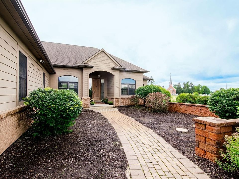1st image of 7467 La Prairie Ln
