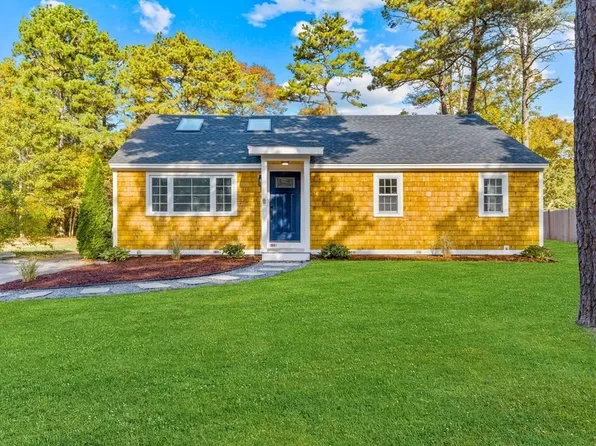 63 Gia Ln, Mashpee, MA 02649