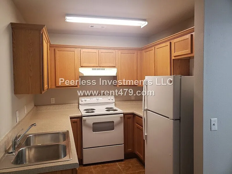 3 bed, 2.0 bath, 1200 sqft, $1,395 — Photo 4