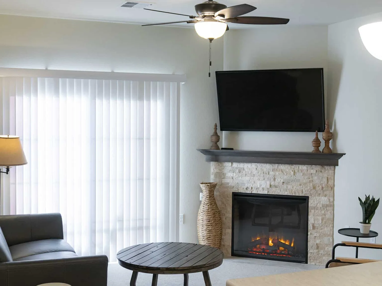 2 bed, 1259 sqft, $2,400 — Photo 2