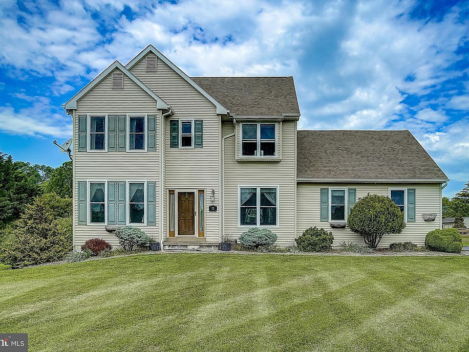 1st image of 11 Morningmist Ln
