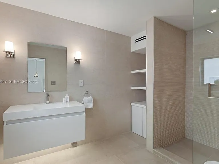 7972 Biscayne Point Cir — Photo 15