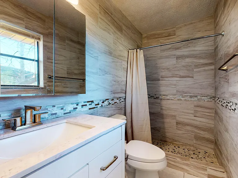 383 Wesley Park Dr #1 — Photo 3