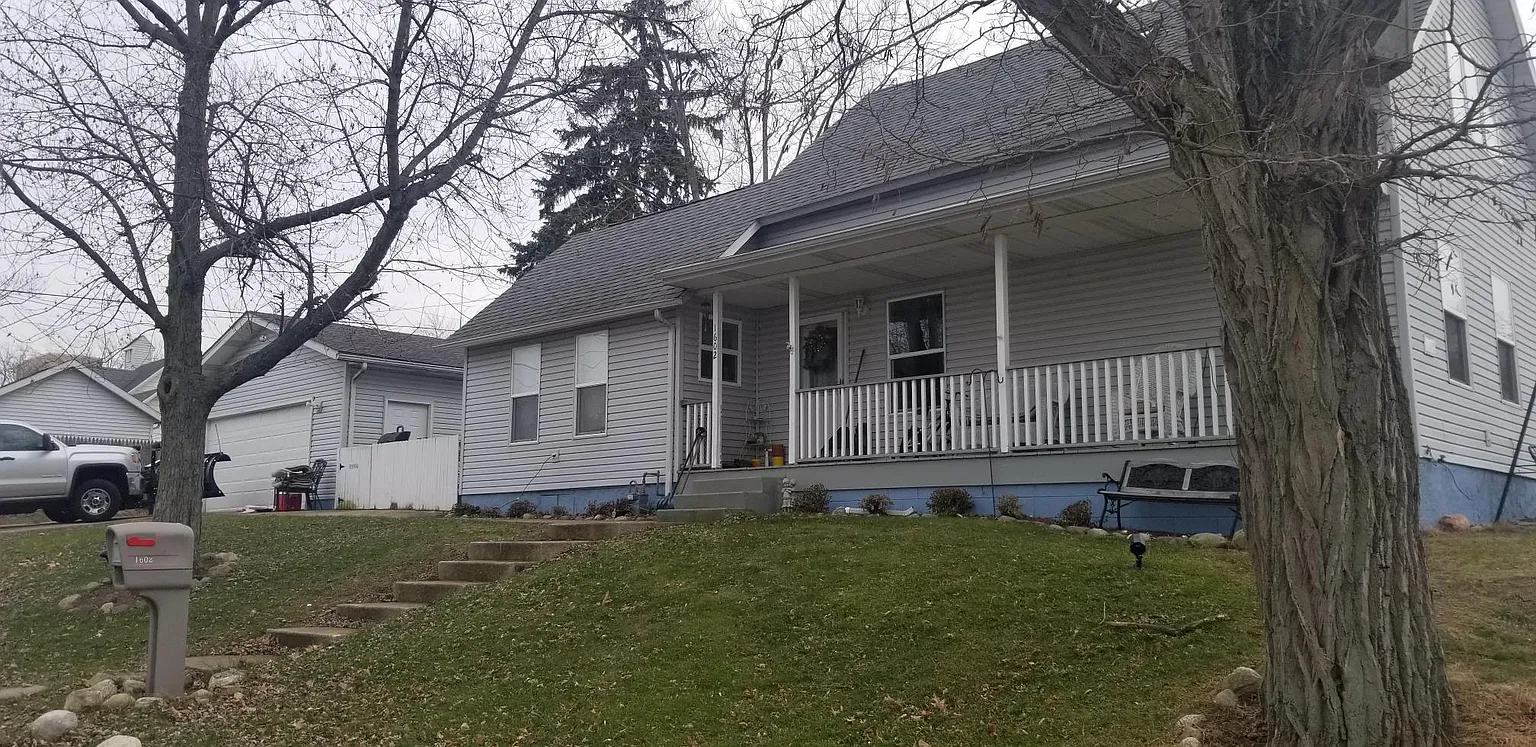1602 Elston St photo 1