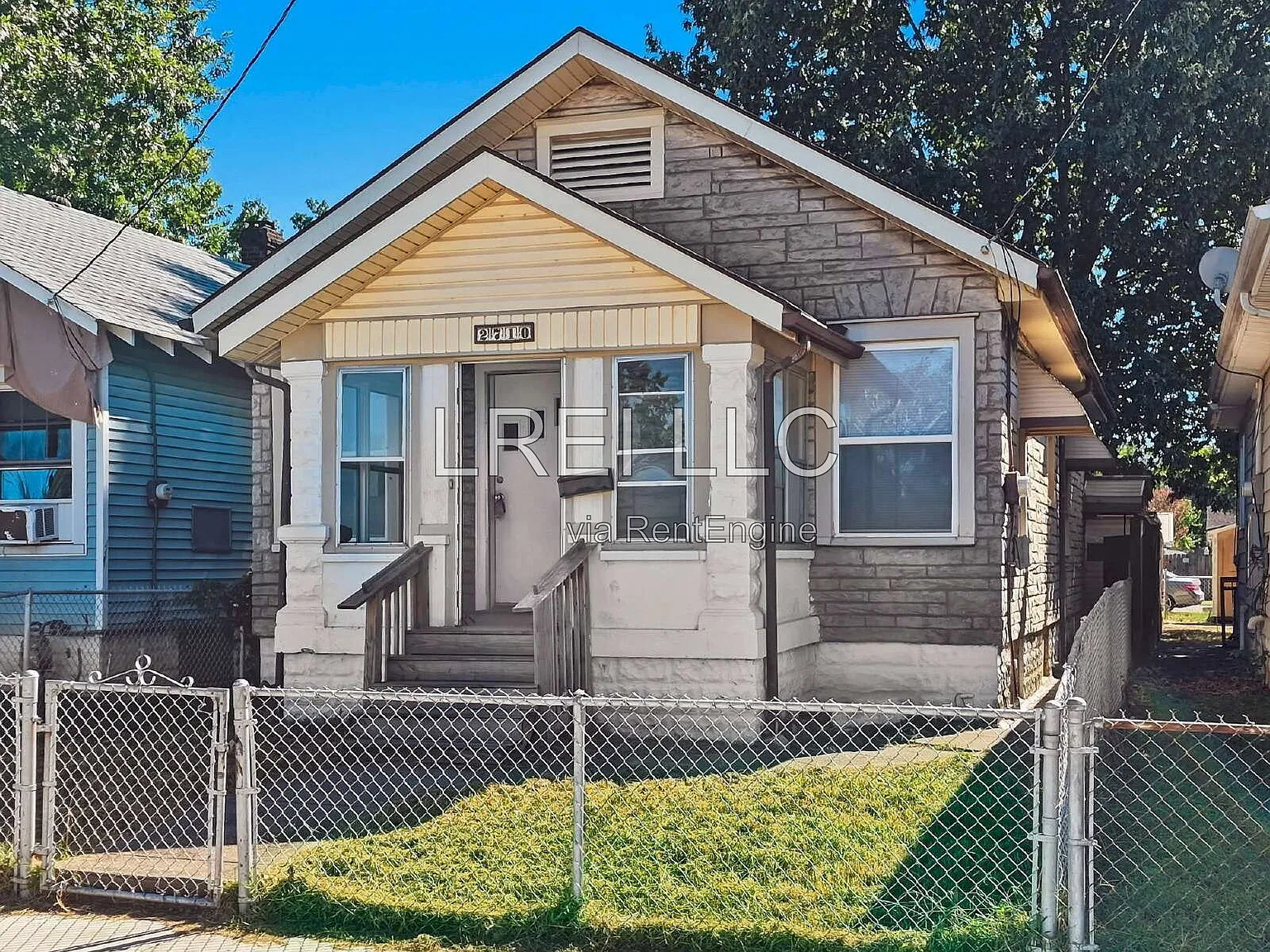 3 bed, 1.0 bath, 968 sqft, $1,095 — Photo 1